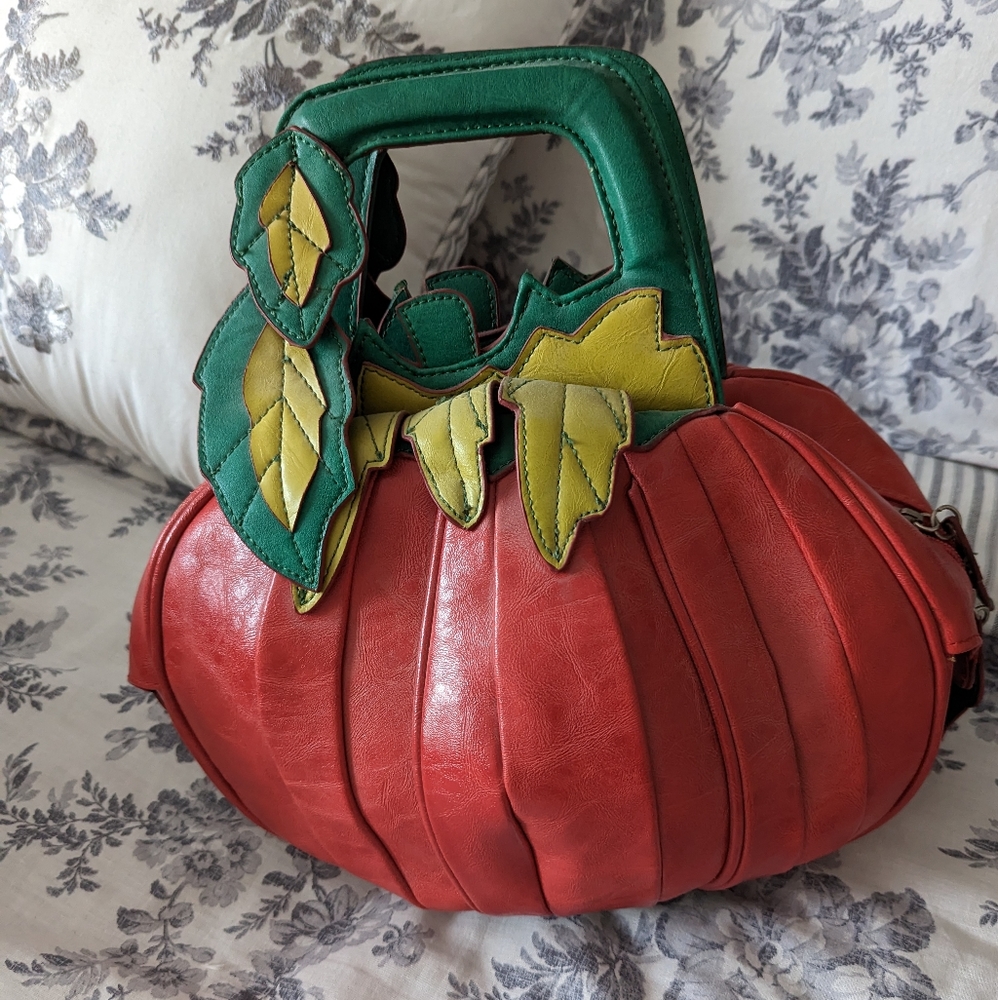 NWOT Vintage leather apple bag